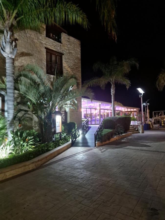 Y & P Latchi Hotel エクステリア 写真