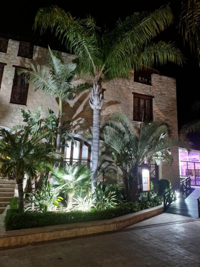 Y & P Latchi Hotel エクステリア 写真